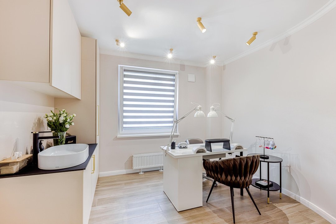 Manikiūro meistrė Dovilė - Rytė Ram Nail Academy, Justiniškes, Vilnius