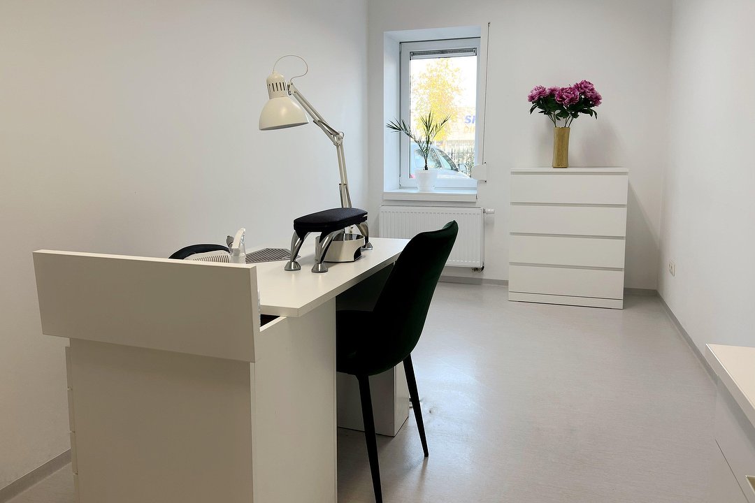 Lauritos nagų studija, Dainava, Kaunas