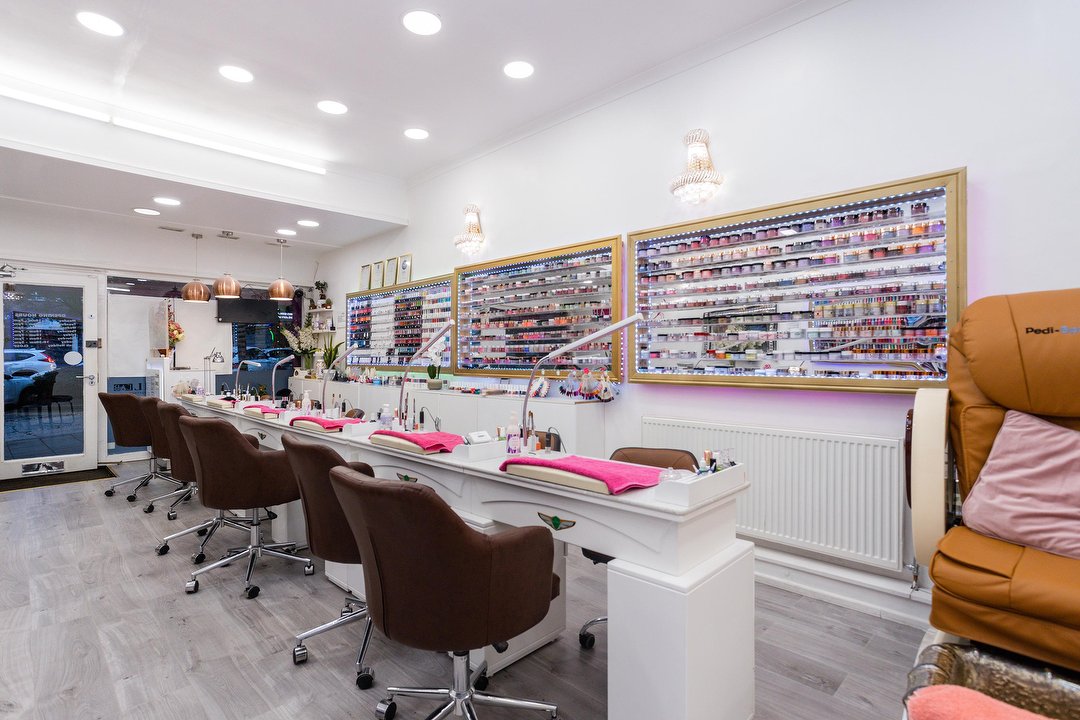 Best salons for nail extensions in Brás, São Paulo