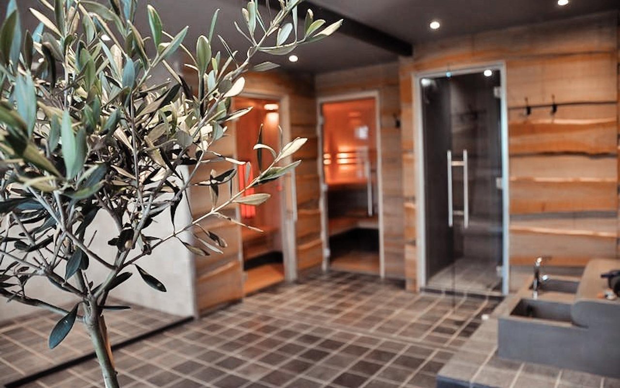 Interieur van Betuwsch Badhuys in Lienden