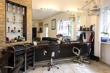 Salon Shelie