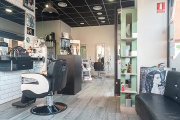 Peluquería y Barbería Enredos