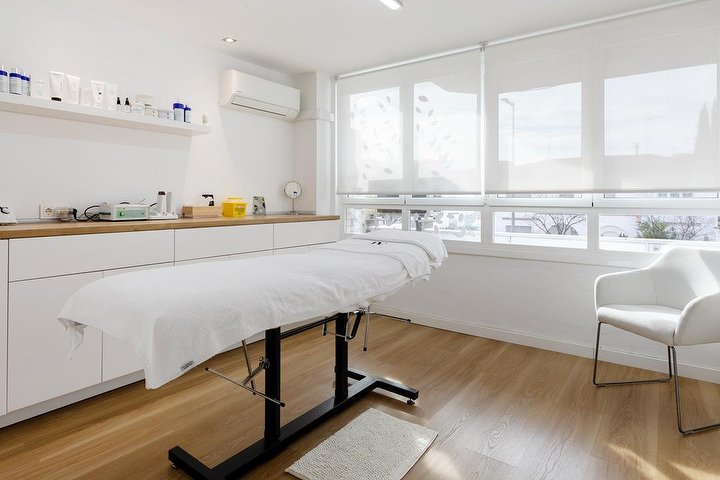 Noemí Clerch Centro Médico Estético - Sourcils & cils Lleida - Photo de galerie - OneBooking