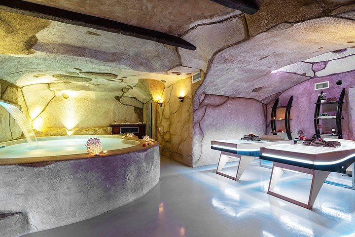 Mariella Ricchitelli c/o Crazy Beauty & Spa 