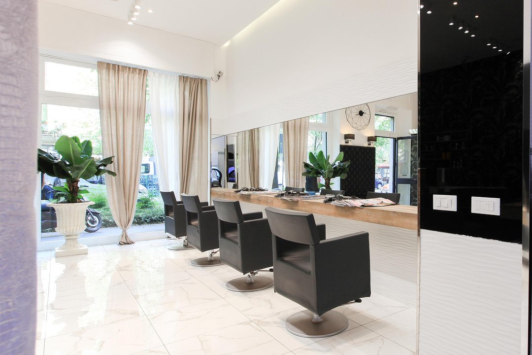 Ushuhair, Buonarroti, Milano