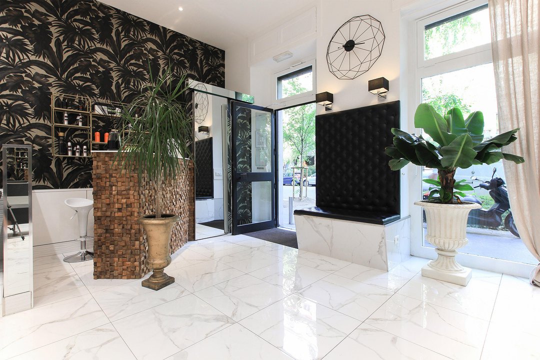 Ushuhair, Buonarroti, Milano