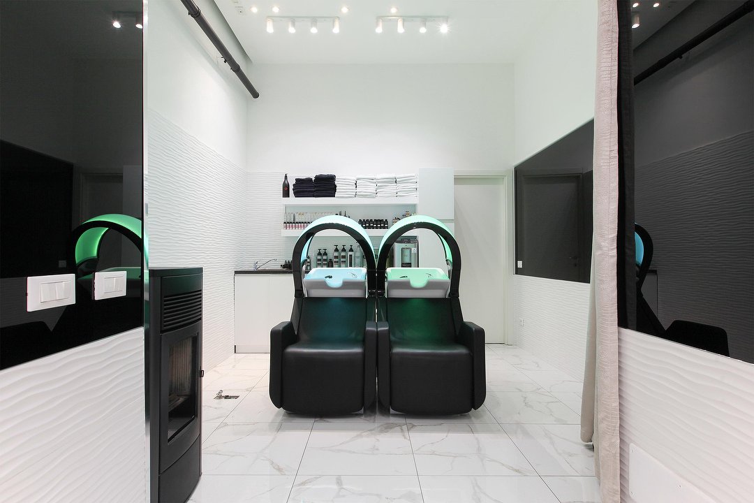 Ushuhair, Buonarroti, Milano