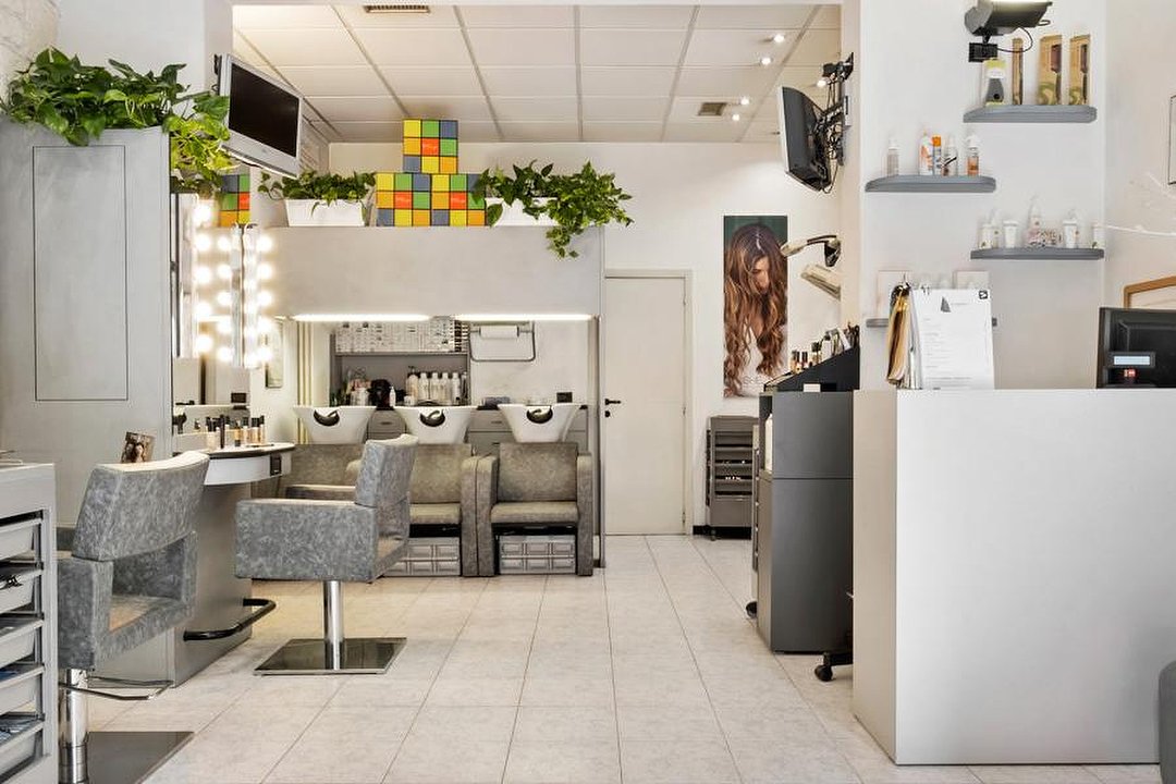 Ultraviolet Hair and Make-Up, Cirenaica, Bologna