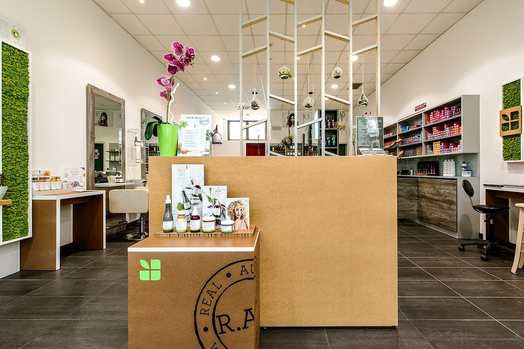 Alessandro Cavalli Parrucchieri by Zeo Baldi, Emilia-Romagna