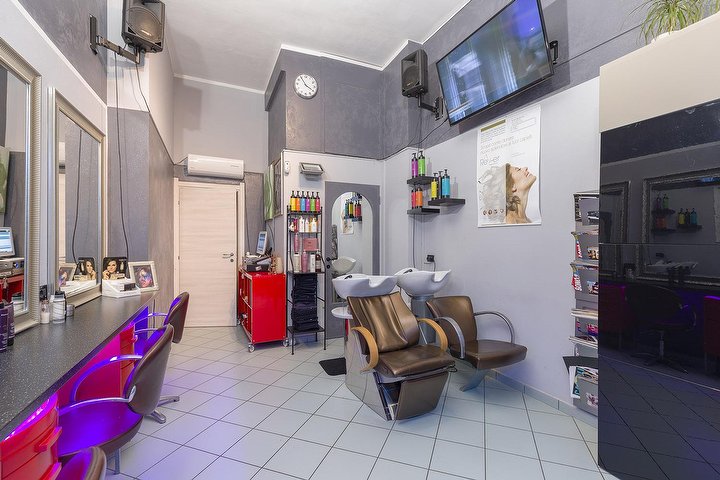 Infinity Hairstylists - Coiffure Milano - Photo de galerie - OneBooking