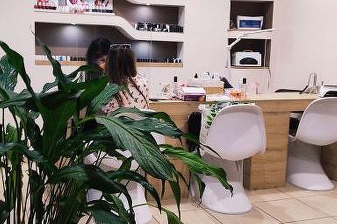 Magnifique Nails & Beauty, Glyfada, Attica