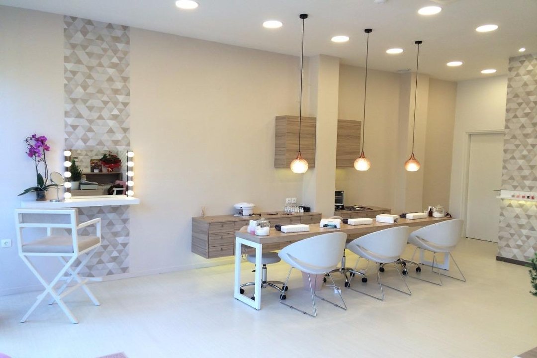 GLO nails & more, Kifisia, Athens