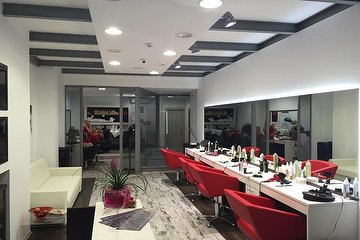 12 Hair & Nail Room