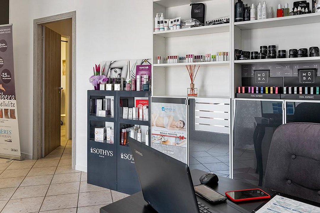Naomi Nails & Beauty Olbia, Olbia