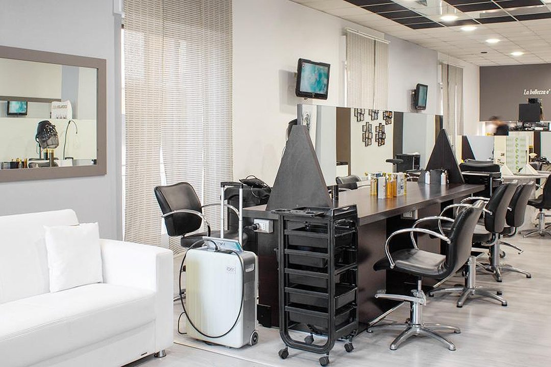 Rachele Parrucchieri, Acireale, Catania