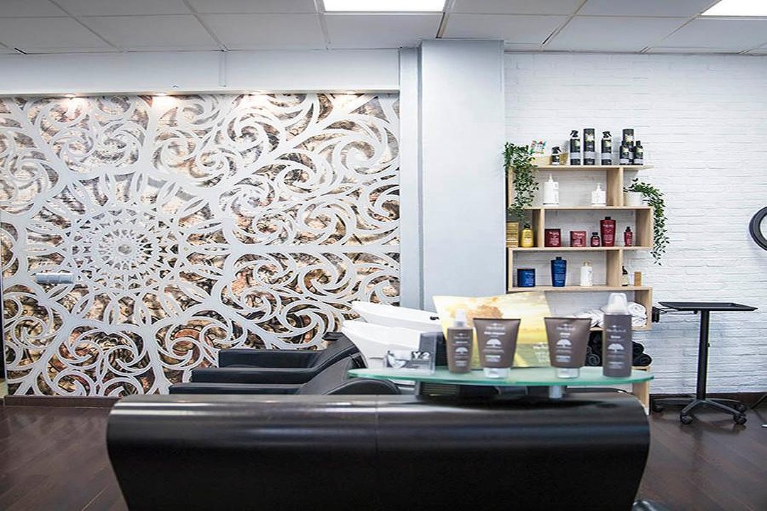 Peluquería y Estética Y-2, La Luz, Málaga