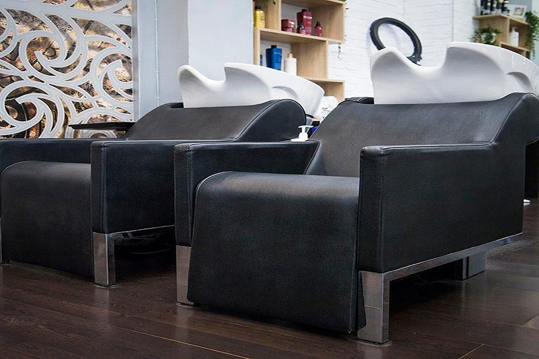 Peluquería y Estética Y-2, La Luz, Málaga