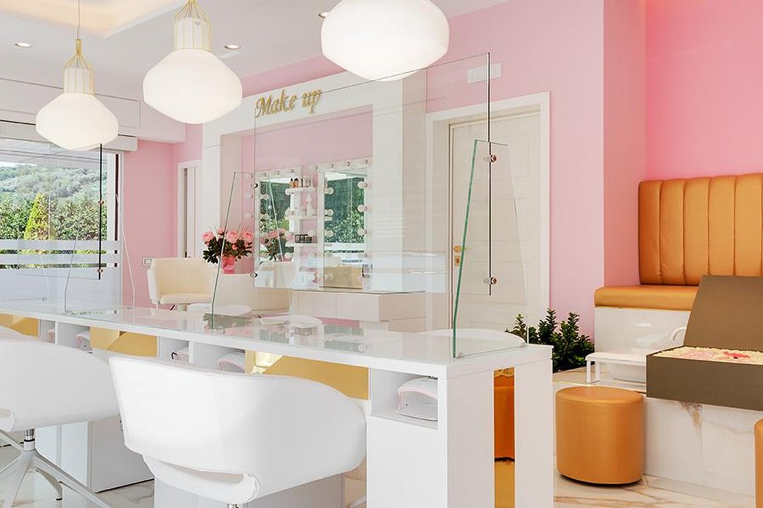 Bi Beauty Lounge, Campania