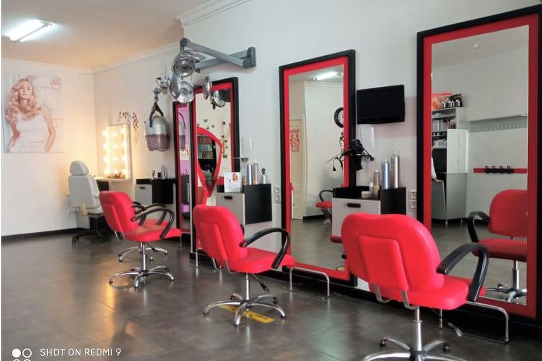 Salón de Peluquería y Belleza Paqui Trujillo, Provincia de Sevilla