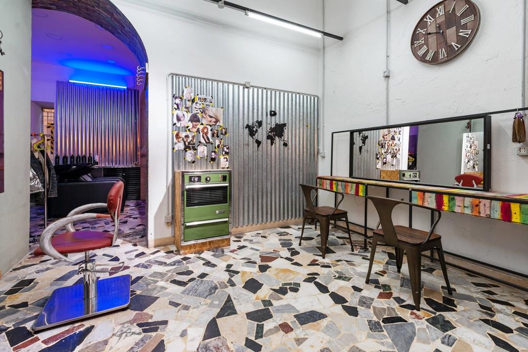 Mogano Salon, Napoli