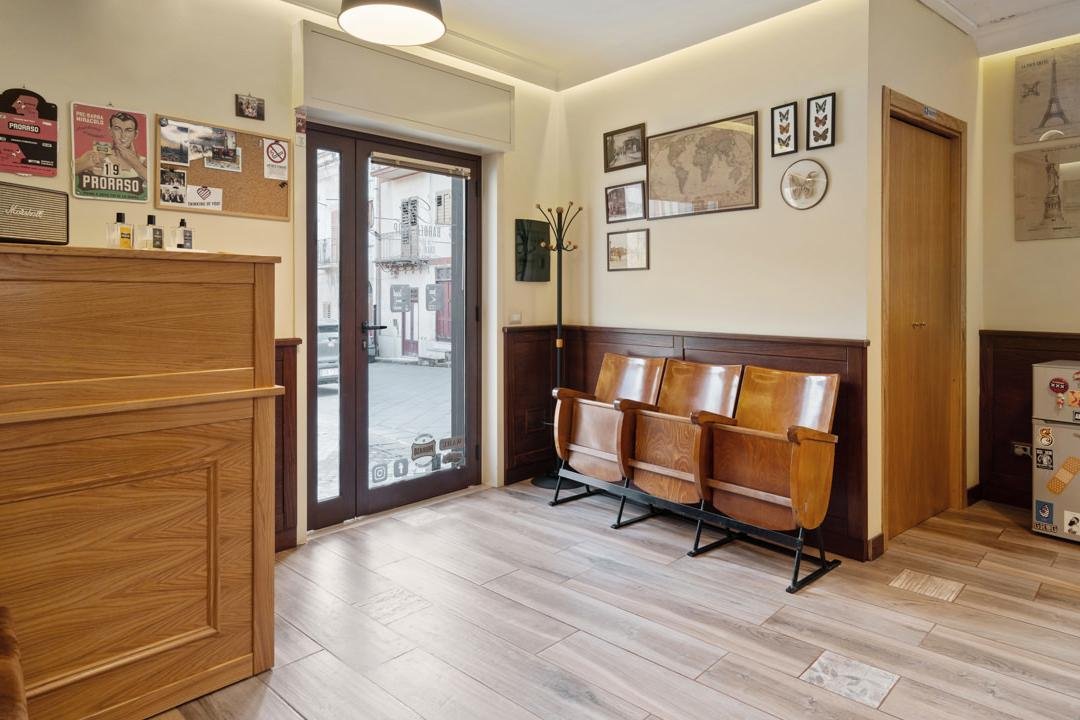 Old Barber Shop, Sicilia