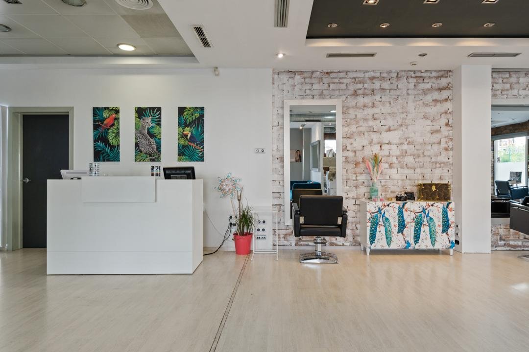 Zibá Salón de Peluquería y Barbería Sin Género, Provincia de Sevilla