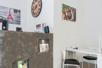 Stilisticamente Parrucchieri di  Vera Zappala