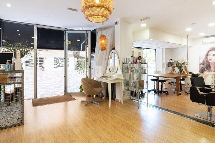 Priscila Cano - Barbier Granada - Photo de couverture - OneBooking