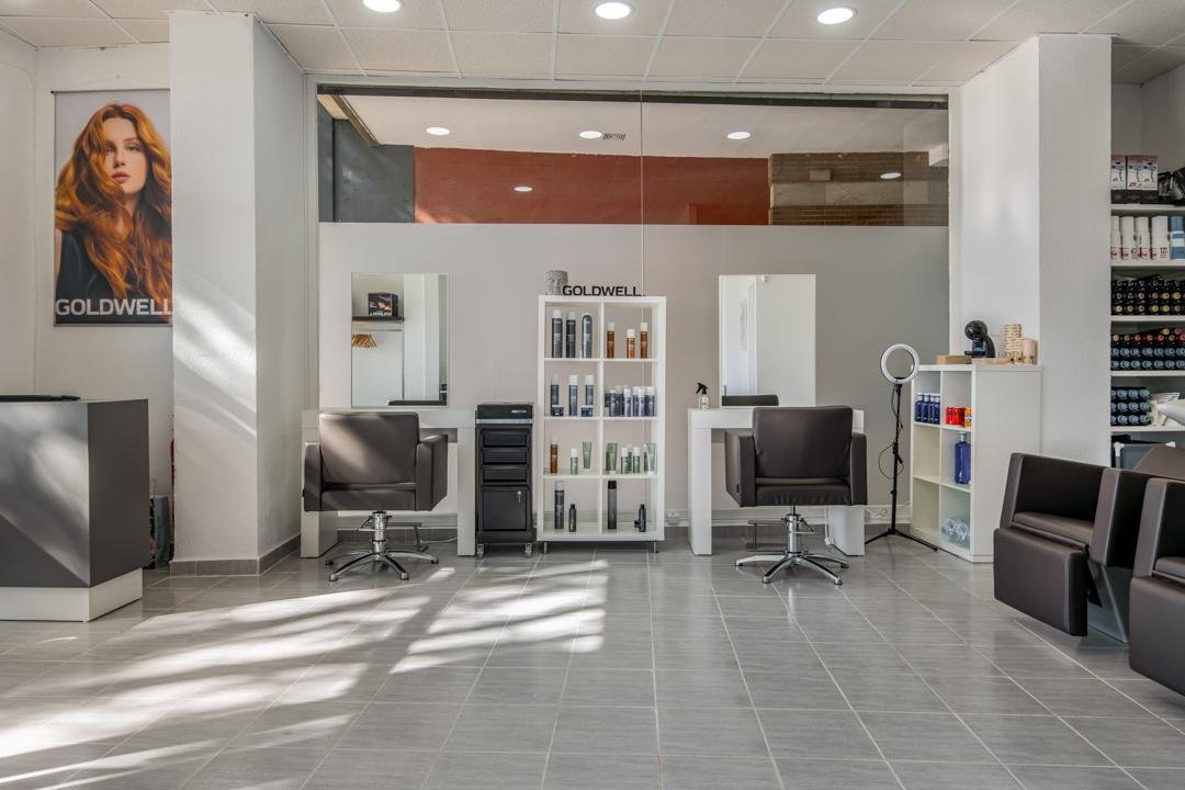 Beauty Salon By Gio, Parque Alcosa-Jardines del Edén, Sevilla