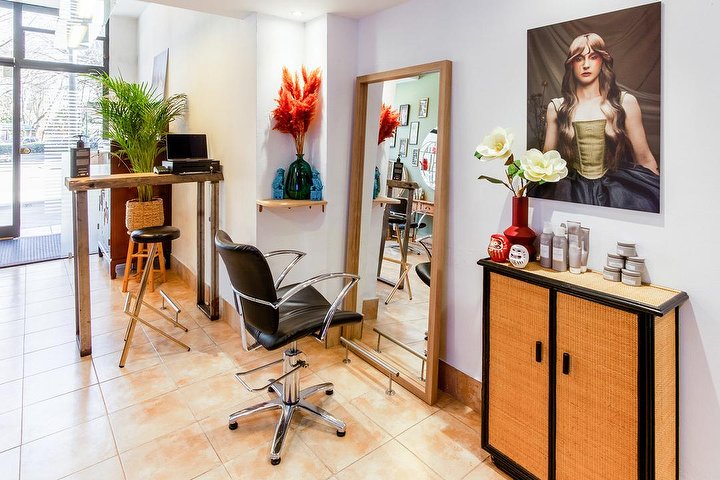 Salón Shinzõ by Santi Goicoechea - Barbier Pamplona - Photo de galerie - OneBooking