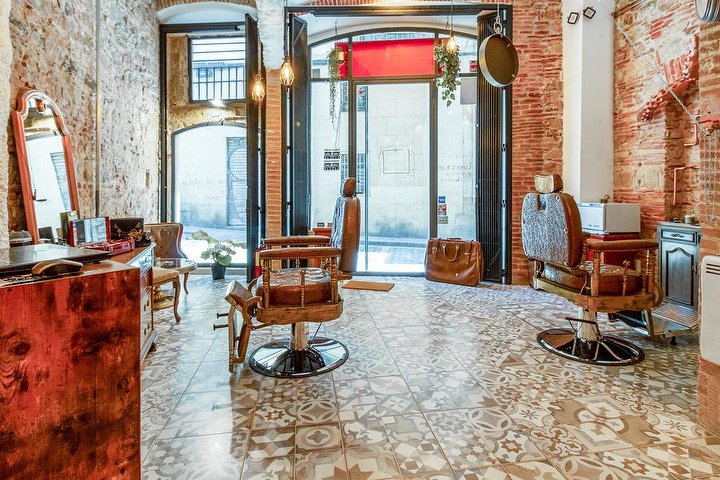 Mr. Braz Steampunk Barbershop - Barbier Barcelona - Photo de couverture - OneBooking
