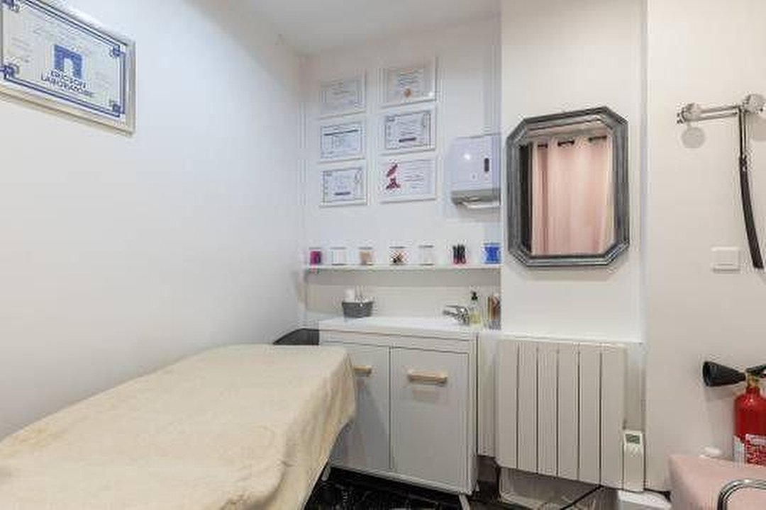 Auraderma, Plaine-Monceau, Paris