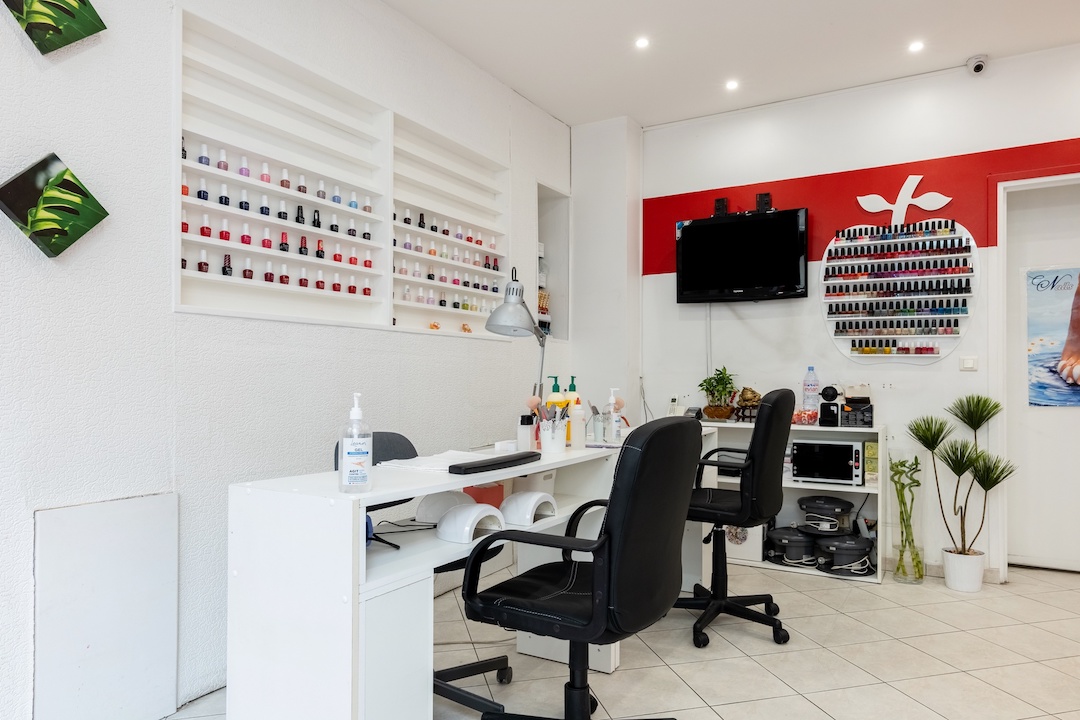 140 idées de Bureau nails  salon esthétique, décor du salon d'ongle, salon  de beauté