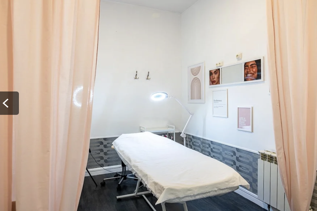 STUDIO GLOW, Porte-Saint-Denis, Paris