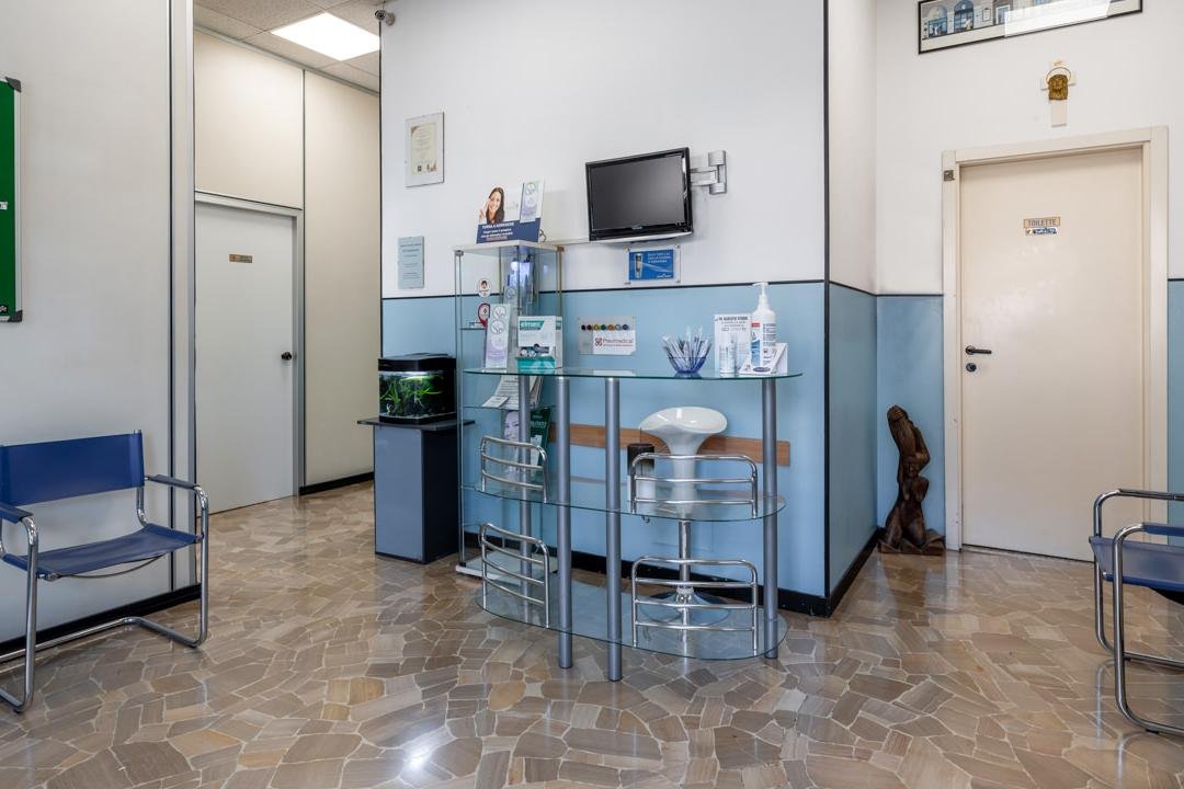 P.M.F Ambulatorio Medico Odontoiatrico, Arese, Lombardia