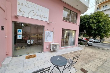 Queen's Beauty Salon by Christine