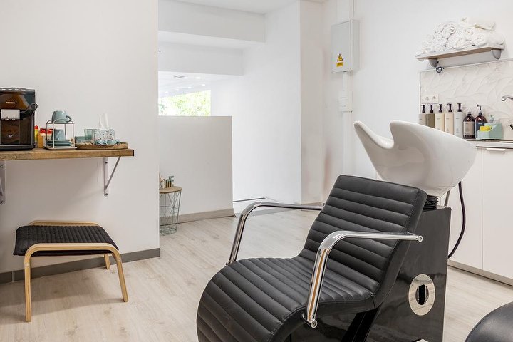 CRAZY BLONDE - Coiffure Granada - Photo de galerie - OneBooking