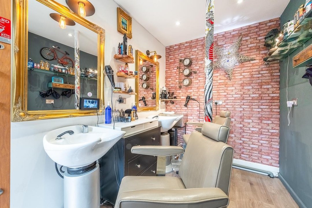 2 Chairs Grooming Room, Seven Dials, London