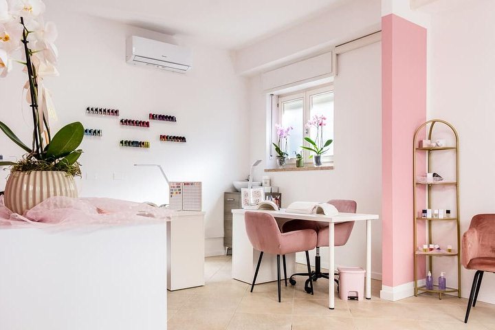 Doll House - Verona - Onglerie Verona - Photo de couverture - OneBooking
