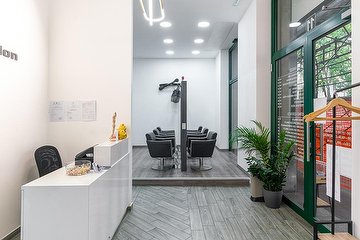 Demi Salon