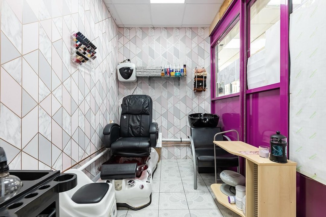 Salon Divine, Hayes Town, London