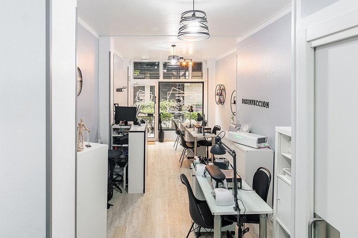 Manicure by Yuny Melgen - Onglerie Oviedo - Photo de couverture - OneBooking