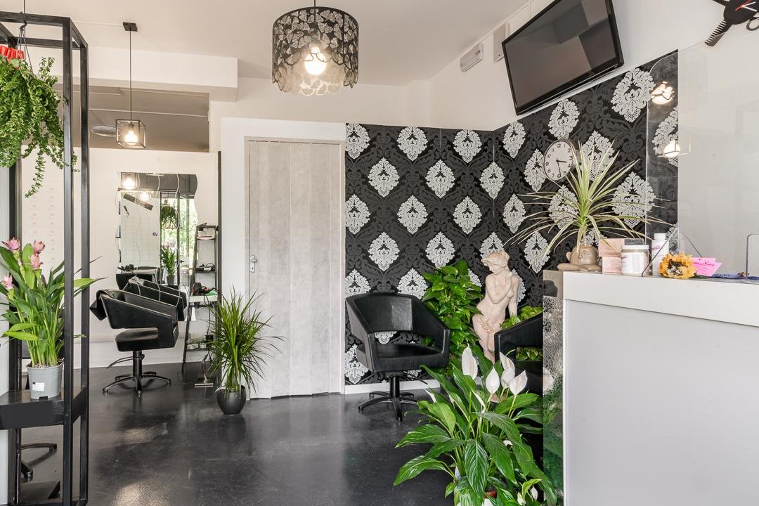 Sonia's Salon, Lazio