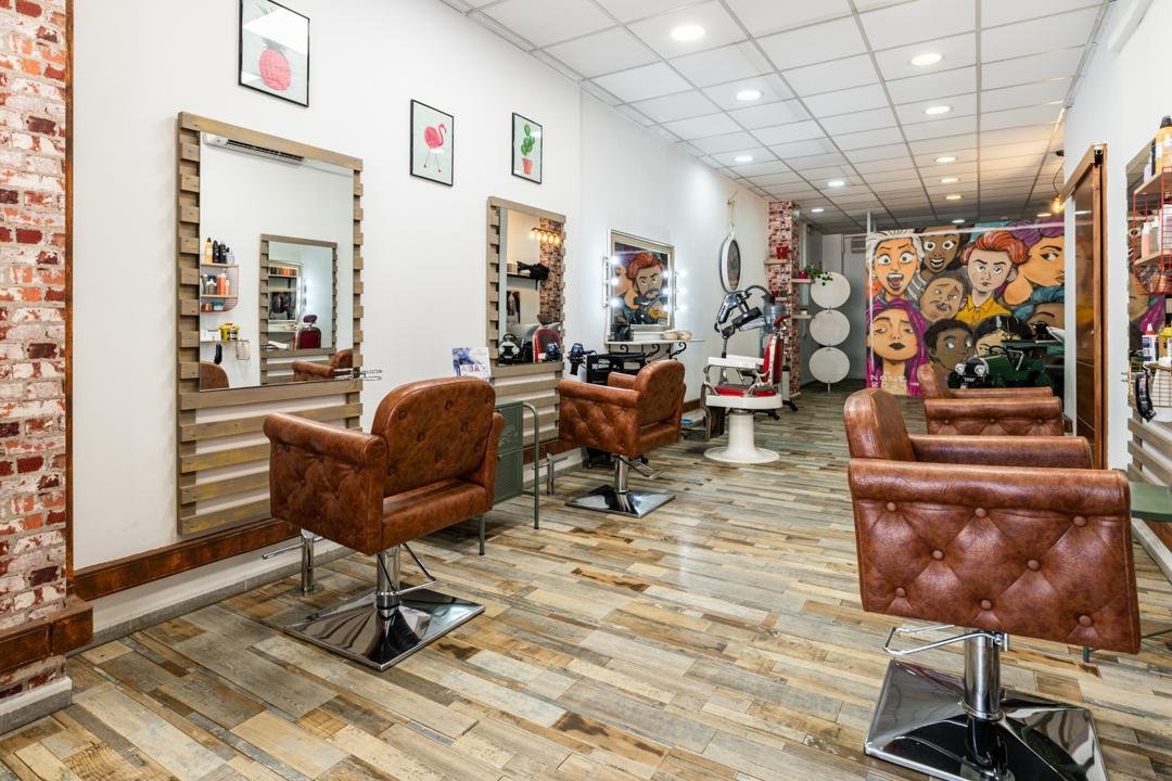 Underground Hair Salon, Corró d'Avall