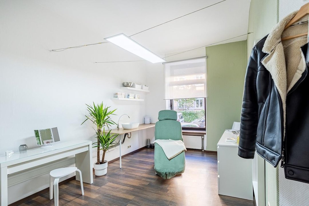 Sayas Cosmetics & Beauty, Hessendenkmal, Frankfurt am Main