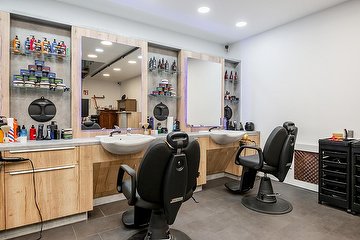 Goldene Schere City Friseur und Solarium