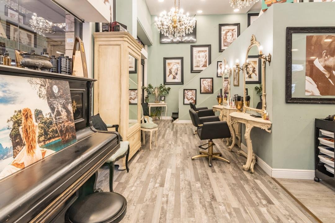 Adriano Carnovale Salon - San Cesareo, San Cesareo, Lazio