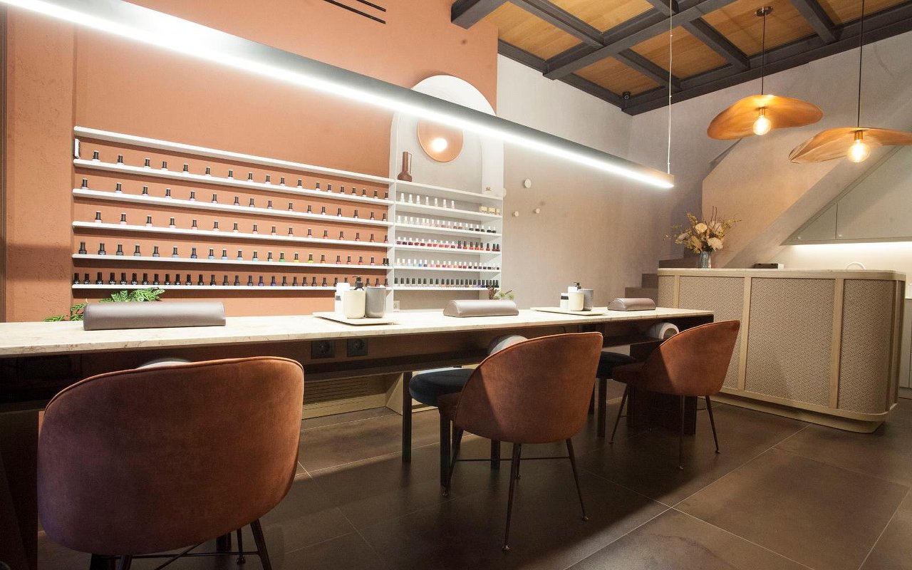 Θεραπείες νυχιών σε nail salons και nail bars σε Thessaloniki Istoriko