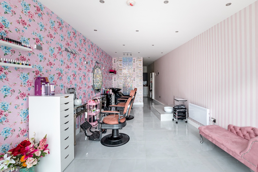 iGlow Hair & beauty Hair Salon in Wallington, London Treatwell