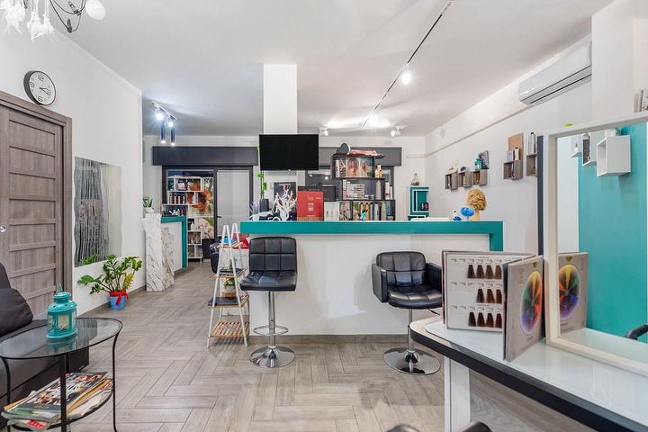 Kolors Hair Stylist - Coiffure Volla - Photo de galerie - OneBooking